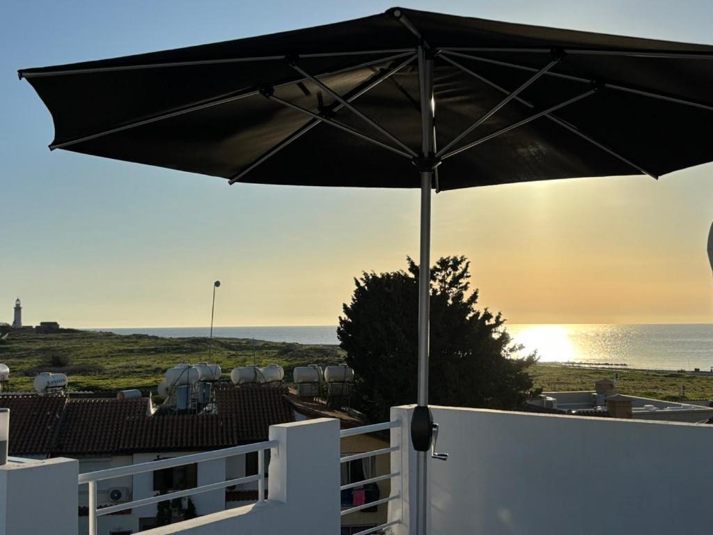 Апартаменти Venus Lighthouse 2B, Sea-View, Paphos Center Екстер'єр фото